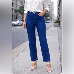 Giorgio Armani Blue Jeans NWT size 32, chic, trendy, casual, straight leg